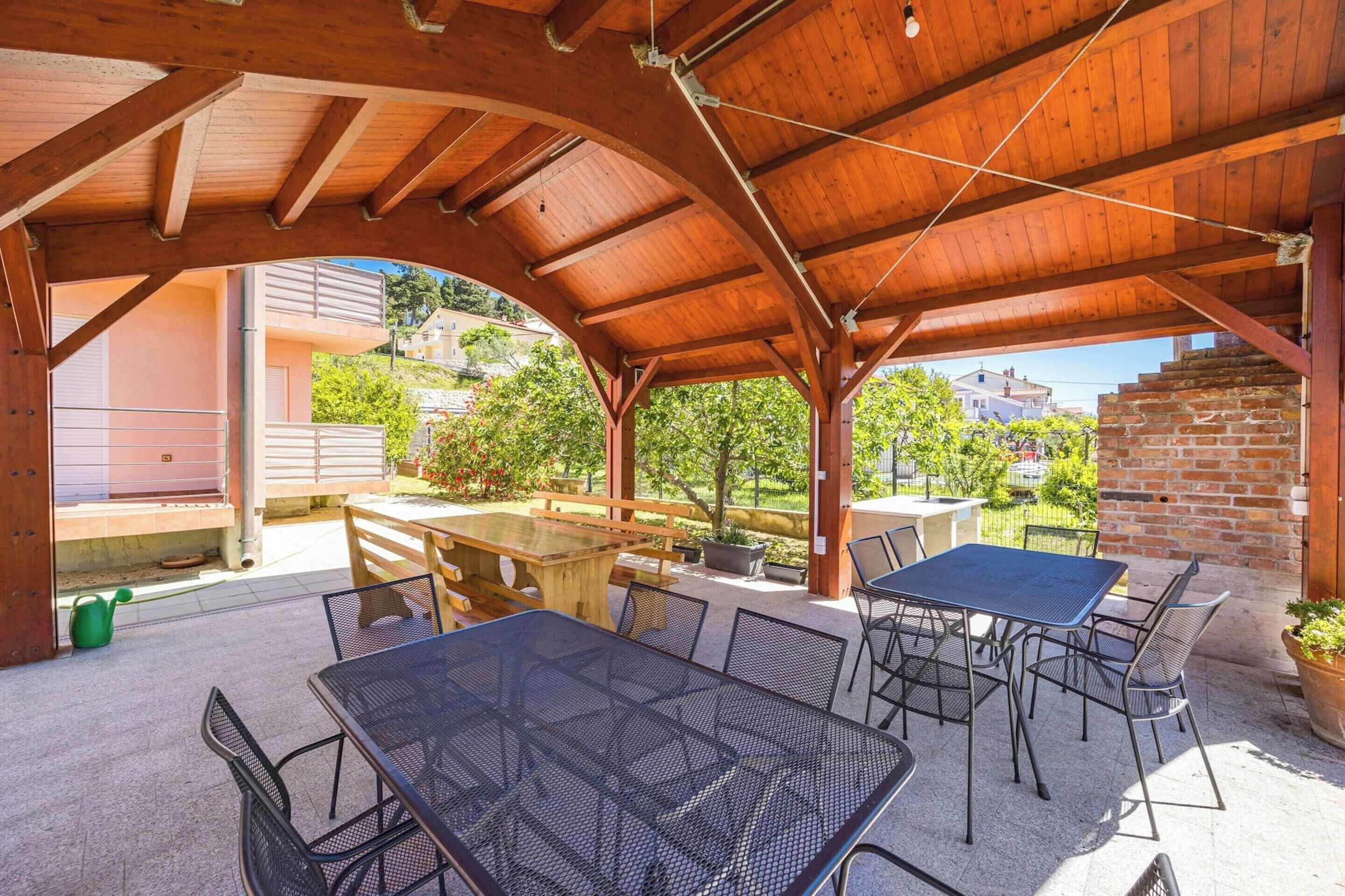 Apartment | Outdoor dining