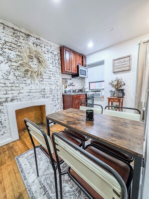 In-room dining - 183 Orchard St (New York)
