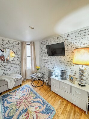 Living area - 183 Orchard St (New York)