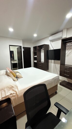 6 bedrooms, WiFi, bed sheets - Family House 6 Private Rooms, Antiguo Cuscatlán (Antiguo Cuscatlan, Zona Uca)