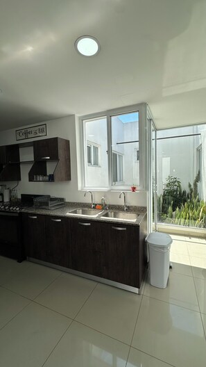 Microwave - Family House 6 Private Rooms, Antiguo Cuscatlán (Antiguo Cuscatlan, Zona Uca)