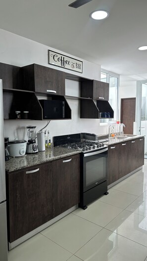 Microwave - Family House 6 Private Rooms, Antiguo Cuscatlán (Antiguo Cuscatlan, Zona Uca)