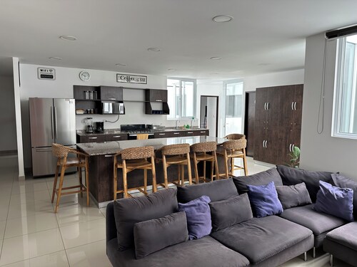 Family House 6 Private Rooms, Antiguo Cuscatlán