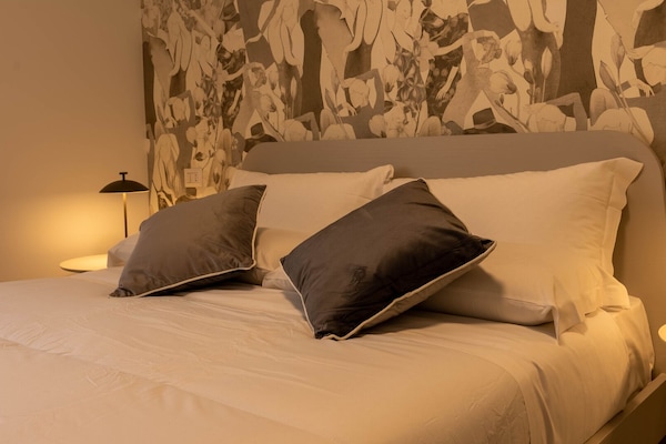 Quadruple Room Demetra | Materassi in memory foam, una cassaforte in camera, una scrivania