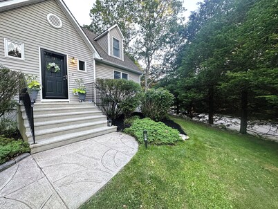 New for 2025 3 Bedroom Retreat 1 Mile from Westerly’s Beautiful Beaches!