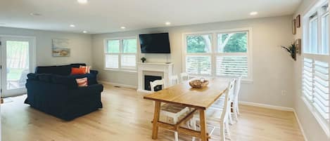 Smart TV, fireplace
