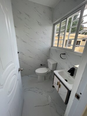 Soap, toilet paper - Charming apartment in phenomenal Santo Domingo with AC, WiFi, Pool (Santo Domingo)