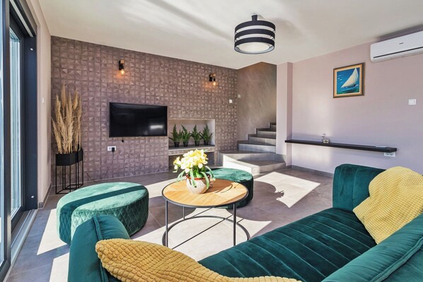 Villa | Living area - Relaxing Villa in Pula With Private Pool (Fazana)