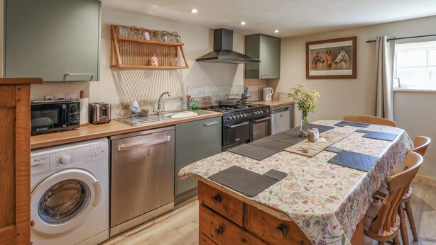 Private kitchen - The Old Tack Room - UK49233 (Tilshead)