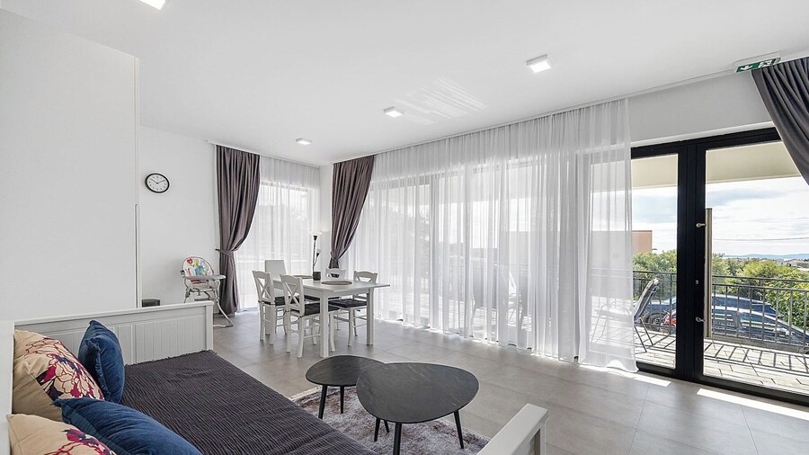 Modern Apartment, 300m From the Beach