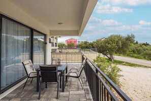 Balcony - Modern Apartment, 300m From the Beach (Rab)