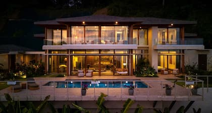 Casa Bella Vina Luxury Villa Near Beach Town