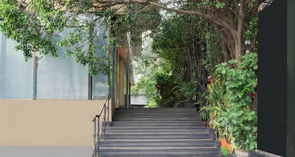 Premium Room Near Pataleshwar Temple, Pune
