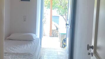 3 bedrooms, desk, free WiFi, bed sheets