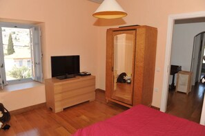 Apartamento familiar, 3 habitaciones, vistas a la montaña | 3 dormitorios, escritorio, wifi gratis y ropa de cama