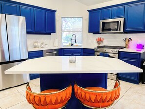 冰箱、微波炉、烤箱、炉灶