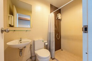 Doccia, asciugacapelli, asciugamani, sapone
