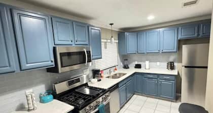 Family home 5 beds with pool table, pet friendly