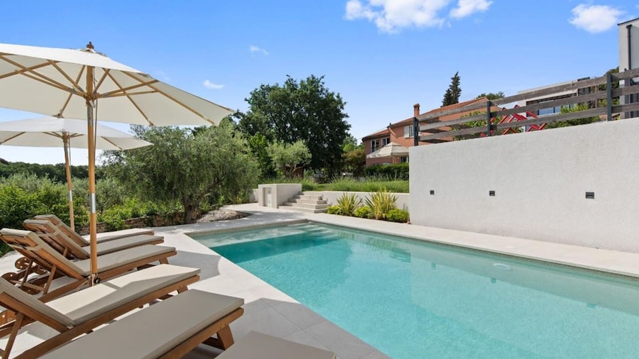 Villa in Vintijan With Private Pool