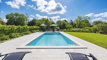 Villa | Alberca | Alberca techada y alberca al aire libre