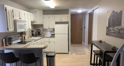 Cozy 2-bedroom condo with AC, WiFi in phenomenal Omaha