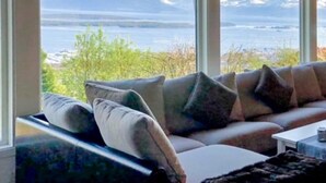 Apartment | Interior - 7 Person Holiday Home in Molde (Molde)