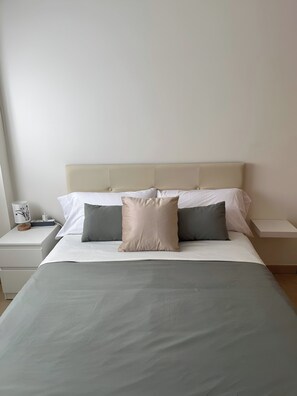 2 Schlafzimmer, Schreibtisch, Bügeleisen/Bügelbrett, kostenloses WLAN