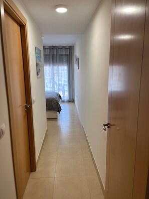 2 عدّة غرف نوم ومكتب ومكواة/لوح كي وواي فاي مجانًا