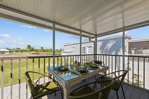 Outdoor dining - |Heated Pool |Hot Tub |Pickleball |3.5mi to Beach! (Fort Myers Beach)