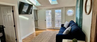 3-bedroom beachy apartment one block from Hampton Beach