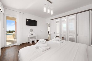4 bedrooms, iron/ironing board - Villa in Krnica With Pool Near Beach (Marcana)