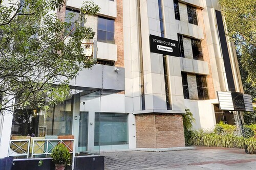 Super Townhouse Oak Kodambakkam