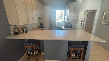 電子レンジ、オーブン、コンロ、食器洗い機