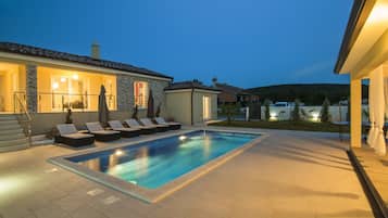 Villa | Pool | Indoor pool, outdoor pool