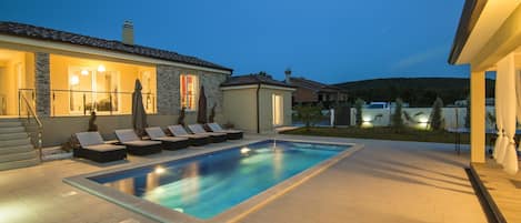 Villa | Pool | Indoor pool, outdoor pool