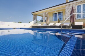 Villa | Pool | Indoor pool, outdoor pool