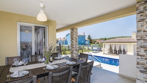 Villa | Outdoor dining - Spacious Rural Villa w/ Pool (Labin)