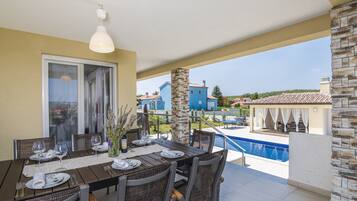 Villa | Outdoor dining