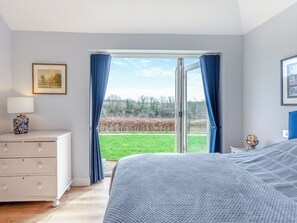 1 bedroom, free WiFi, bed sheets - The Lodge at Edenbridge (Shepton Mallet)