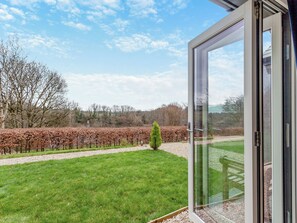 Property grounds - The Lodge at Edenbridge (Shepton Mallet)