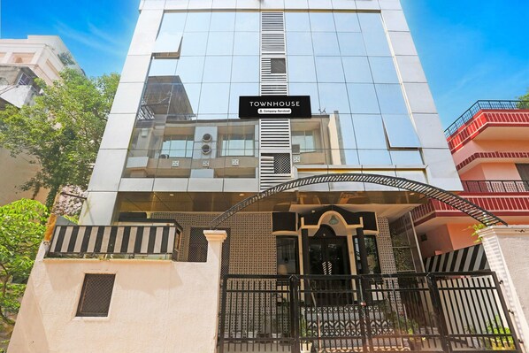 A modern building with a sign reading "TOWNHOUSE & Company-Serviced".