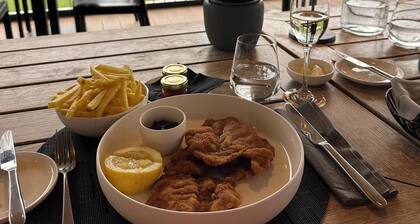 Tolle Wohnung 5 km vom Skigebiet Laax/Flims entfernt. Direkt oberhalb Golfplatz.