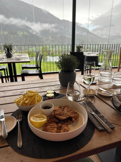 Great apartment 5 km from the Laax/Flims ski area. Directly above the golf course.