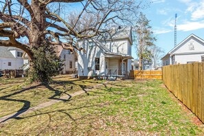 Exterior - Prime Central Location Home (Springfield)