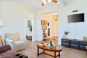 Smart TV - Prime Central Location Home (Springfield)