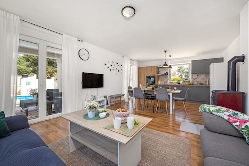 Villa With Private Pool in Baderna