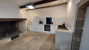 ثلاجة، ميكروويف، فرن، موقد طهي مسطح