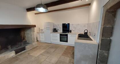 Gite 3 étoiles calme 6 à 8 personnes avec vue, 5min de St Guilhem le désert