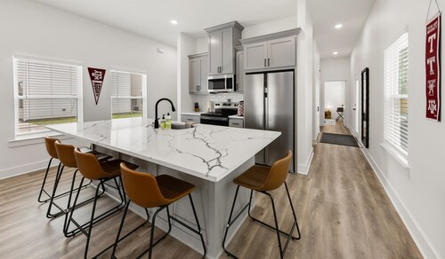 Traditions: New Home, 2mi-A&M/Wlk-Legends Evnt Ctr