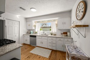 Microones, forn, placa de cuina i rentaplats 